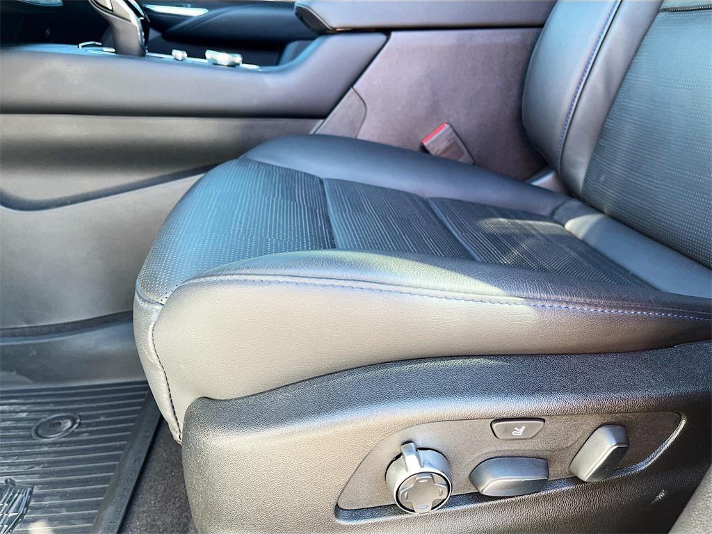 used 2024 Cadillac XT4 car, priced at $33,300