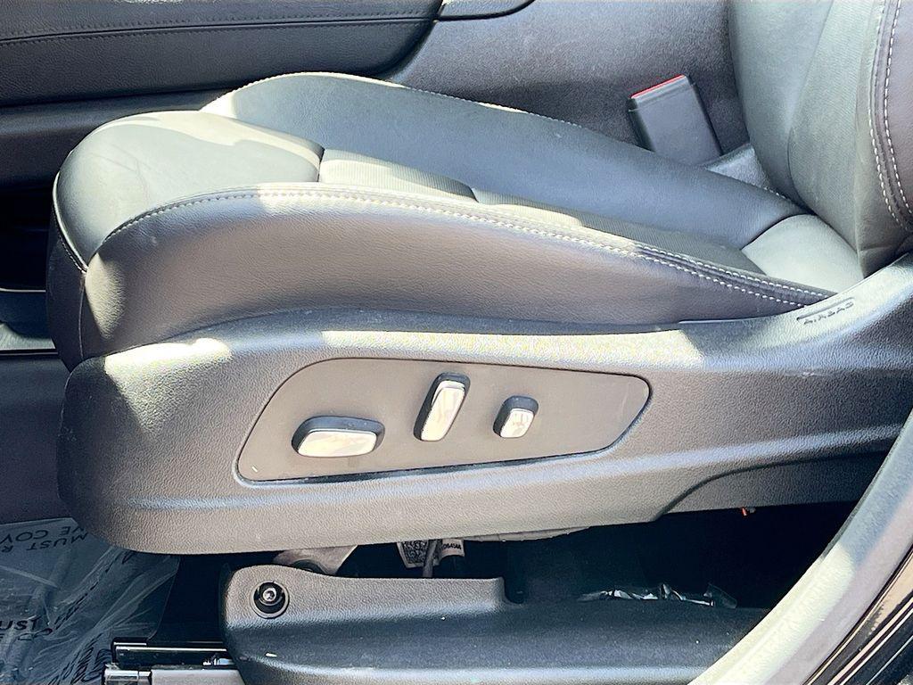 used 2024 Cadillac XT5 car, priced at $30,000