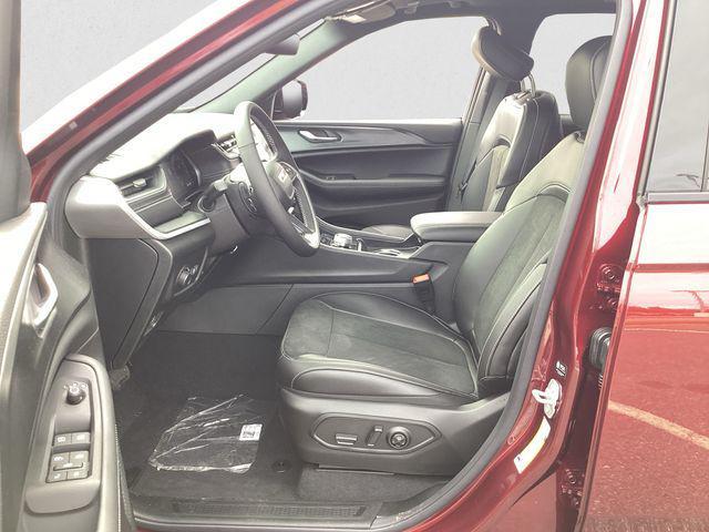 new 2025 Jeep Grand Cherokee car, priced at $40,725