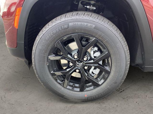 new 2025 Jeep Grand Cherokee car, priced at $40,725