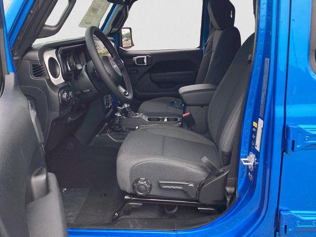 new 2025 Jeep Gladiator car, priced at $43,590