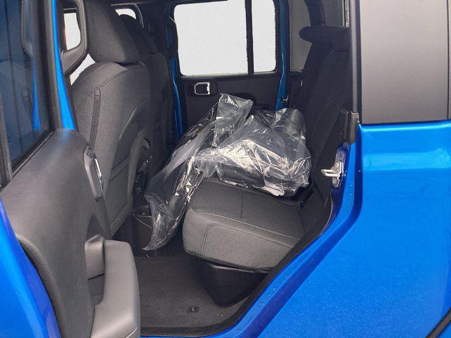 new 2025 Jeep Gladiator car, priced at $43,590