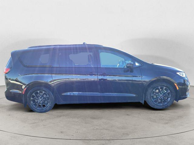 used 2024 Chrysler Pacifica Hybrid car, priced at $32,991
