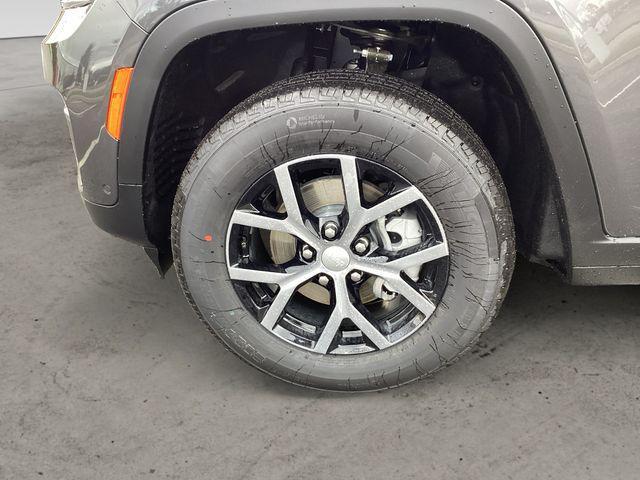 new 2025 Jeep Grand Cherokee car, priced at $45,930