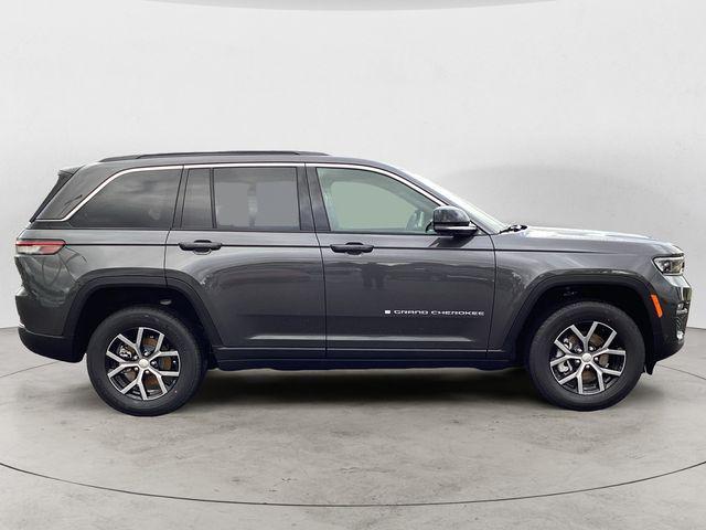 new 2025 Jeep Grand Cherokee car, priced at $45,930