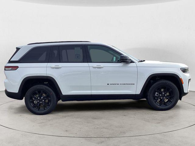 new 2026 Jeep Grand Cherokee car, priced at $44,989