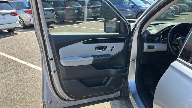 used 2023 Honda Pilot car, priced at $38,976