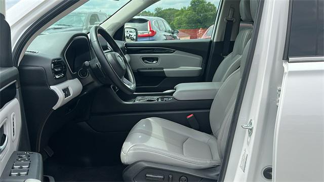 used 2025 Honda Pilot car, priced at $43,952