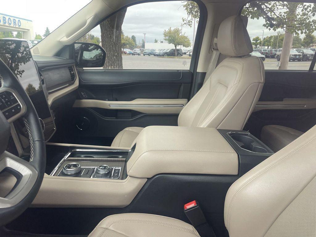 used 2024 Ford Expedition car, priced at $53,533