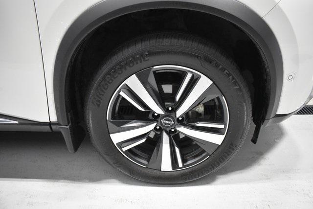 2023 Pearl White Tricoat Nissan Rogue
