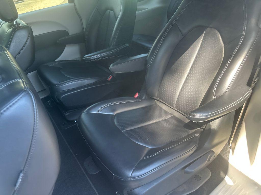 used 2023 Chrysler Pacifica Hybrid car, priced at $24,162
