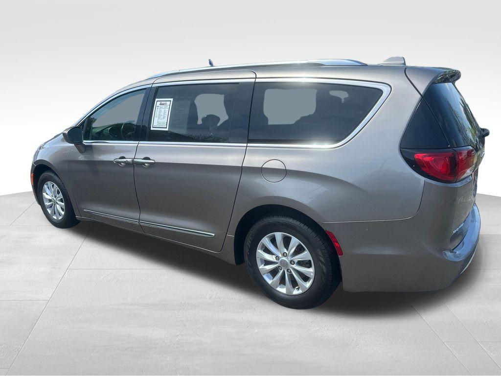 used 2018 Chrysler Pacifica car, priced at $9,872