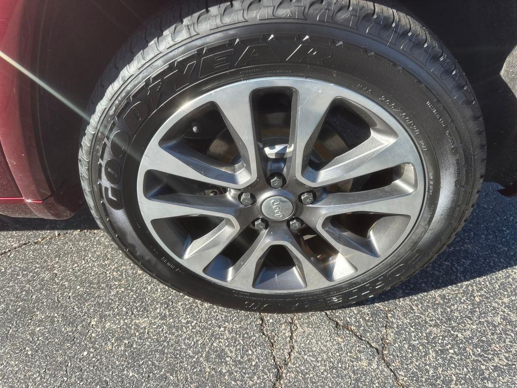 used 2017 Jeep Grand Cherokee car, priced at $16,960