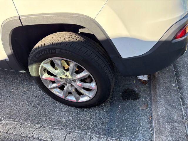 used 2016 Jeep Cherokee car, priced at $10,810