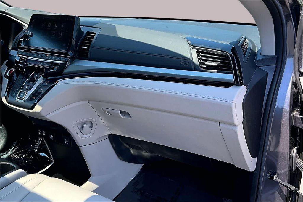 used 2025 Honda Odyssey car, priced at $41,380