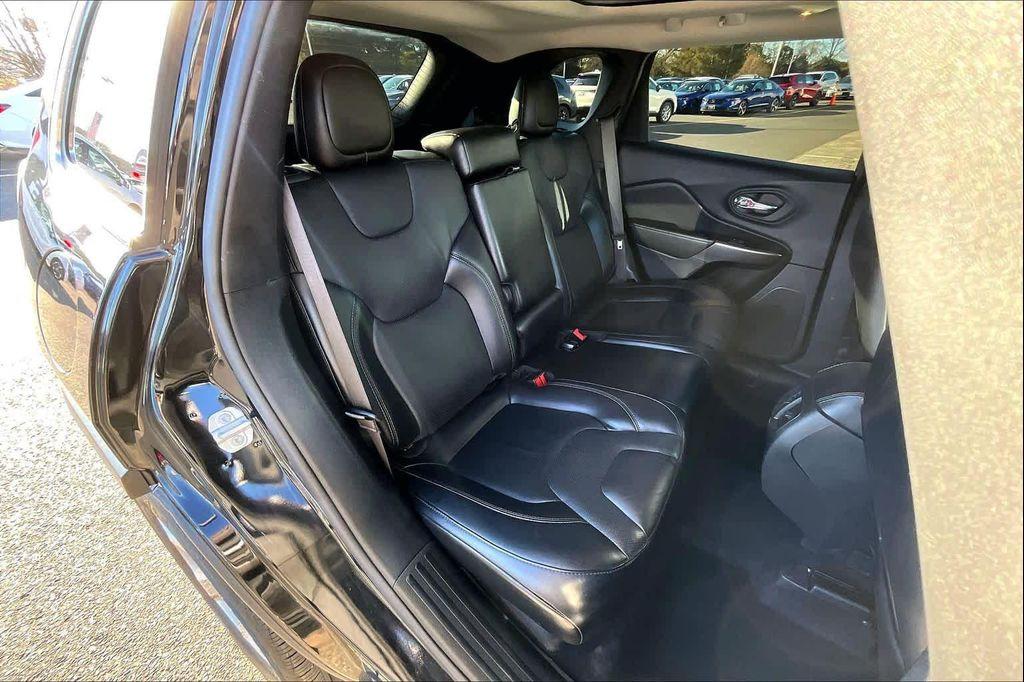 used 2021 Jeep Cherokee car, priced at $20,895