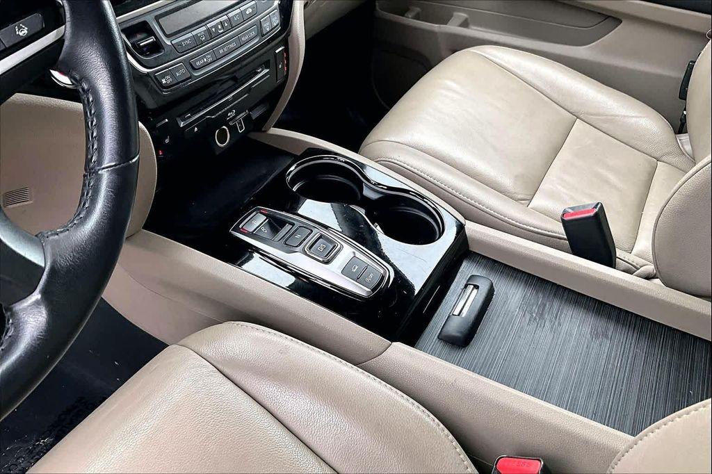 used 2022 Honda Pilot car, priced at $31,662