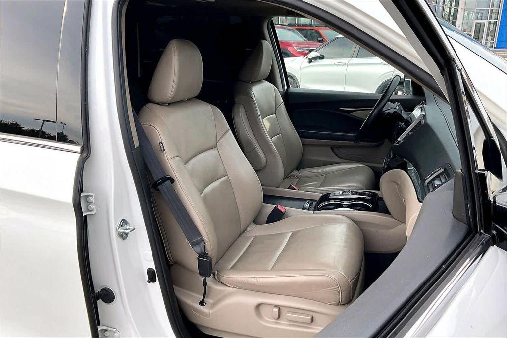 used 2022 Honda Pilot car, priced at $31,662