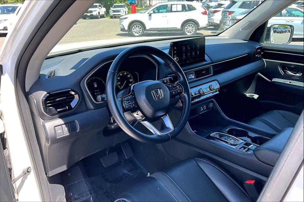 used 2023 Honda Pilot car, priced at $38,296