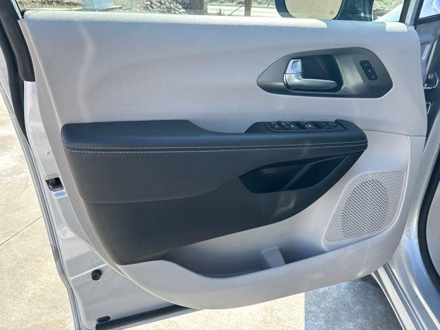 used 2024 Chrysler Pacifica car, priced at $28,995