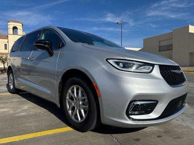 used 2024 Chrysler Pacifica car, priced at $28,995
