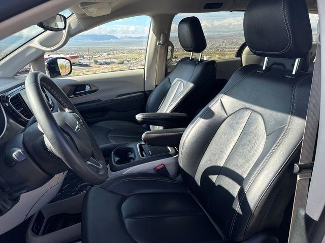 used 2024 Chrysler Pacifica car, priced at $28,995
