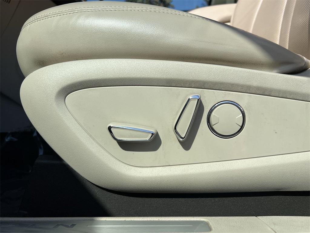 2017 LUXE SILVER METALLIC Lincoln MKC