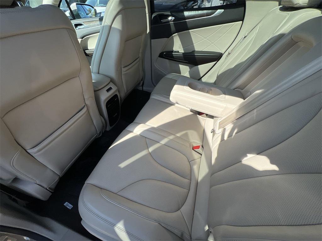 2017 LUXE SILVER METALLIC Lincoln MKC