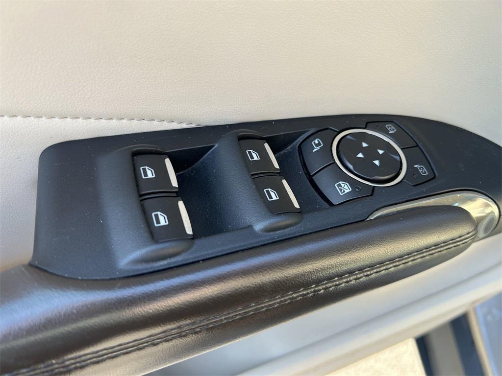 2017 LUXE SILVER METALLIC Lincoln MKC