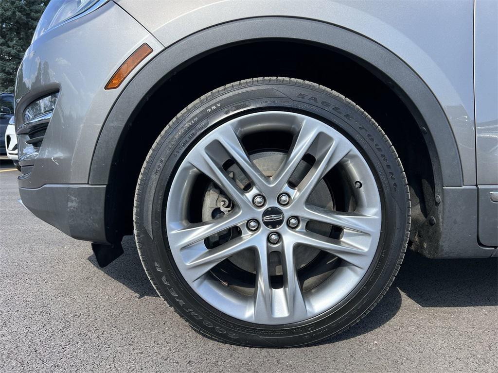 2017 LUXE SILVER METALLIC Lincoln MKC