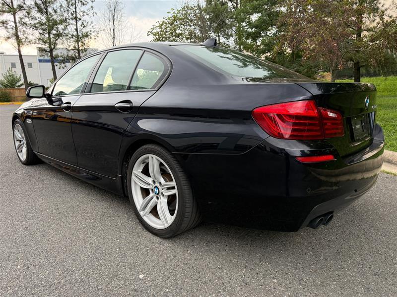 BMW 5 Series view 8