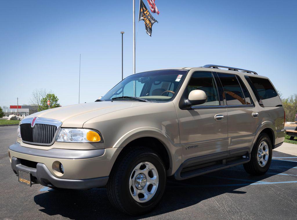 used 1998 Lincoln Navigator car, priced at $11,500