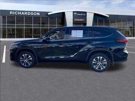used 2022 Toyota Highlander car, priced at $34,994