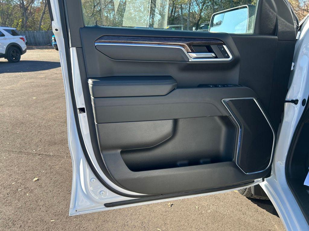 used 2025 GMC Sierra 1500 car, priced at $44,666