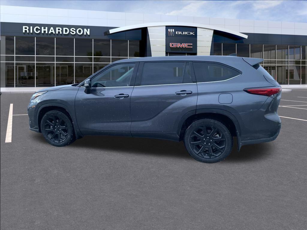 used 2022 Toyota Highlander car, priced at $27,158
