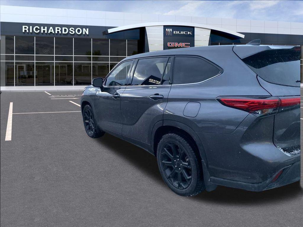 used 2022 Toyota Highlander car, priced at $27,158