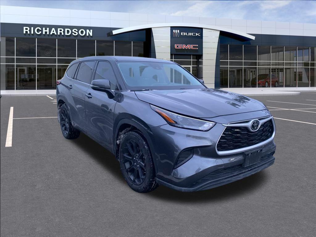 used 2022 Toyota Highlander car, priced at $27,158