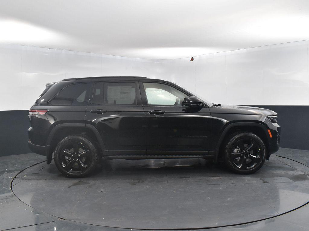 new 2025 Jeep Grand Cherokee car, priced at $47,389