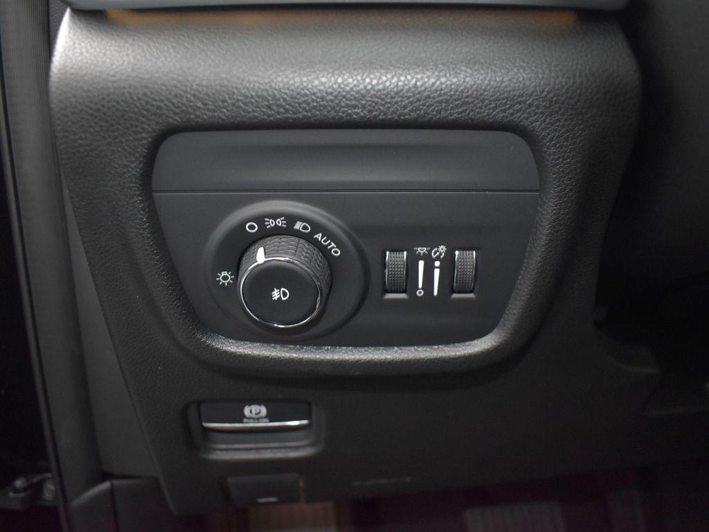 new 2025 Jeep Grand Cherokee car, priced at $47,389