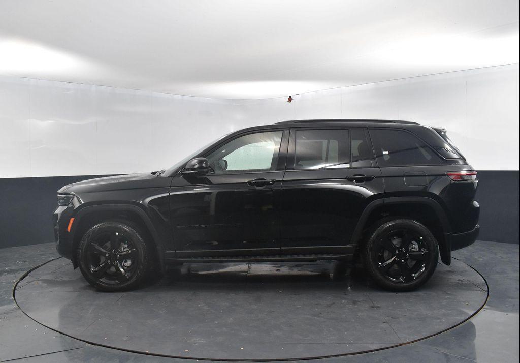 new 2025 Jeep Grand Cherokee car, priced at $47,389