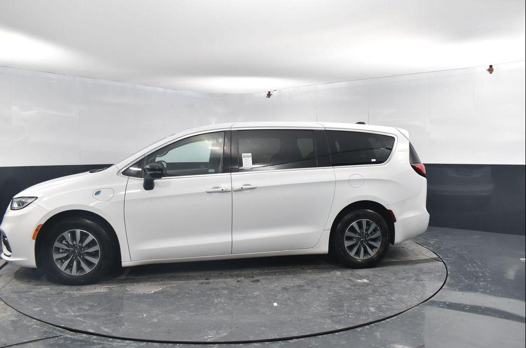 used 2024 Chrysler Pacifica Hybrid car, priced at $28,907