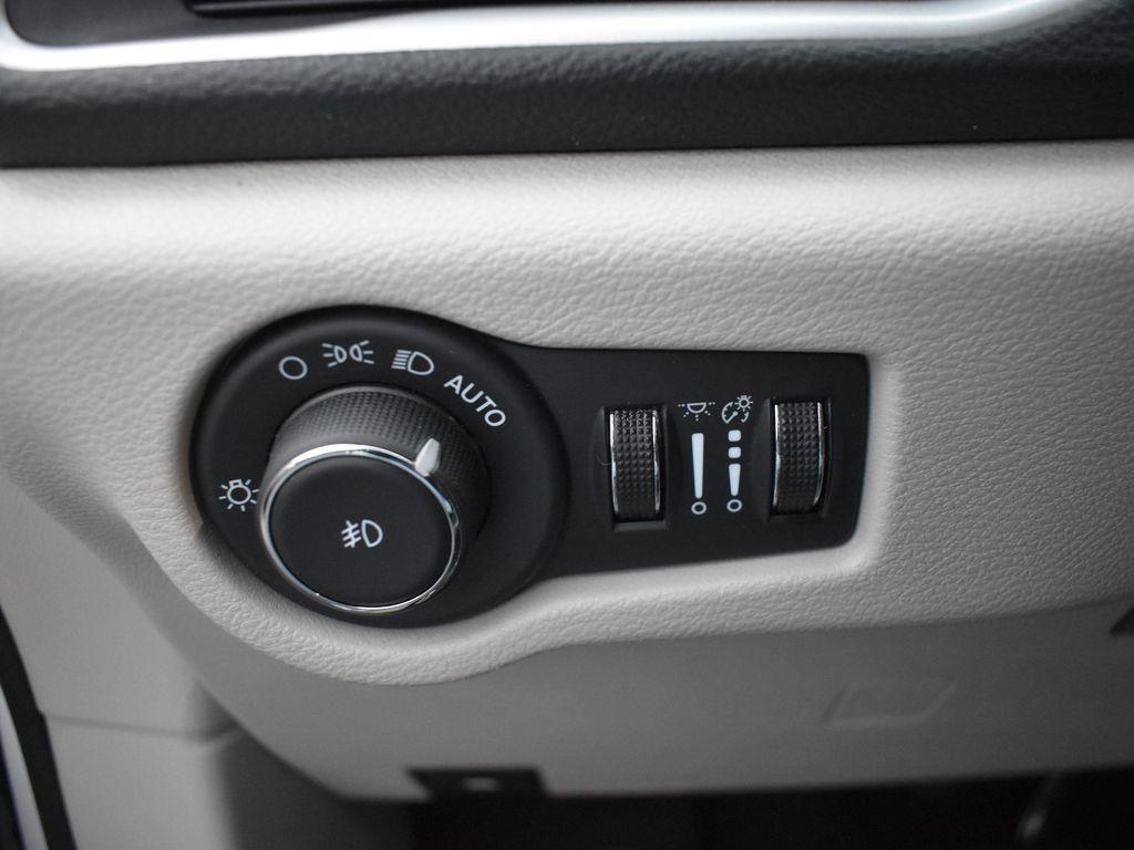 used 2024 Chrysler Pacifica Hybrid car, priced at $28,907