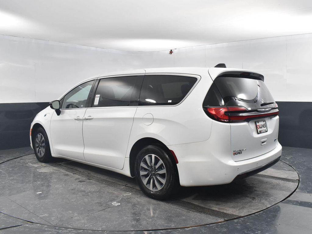 used 2024 Chrysler Pacifica Hybrid car, priced at $28,907