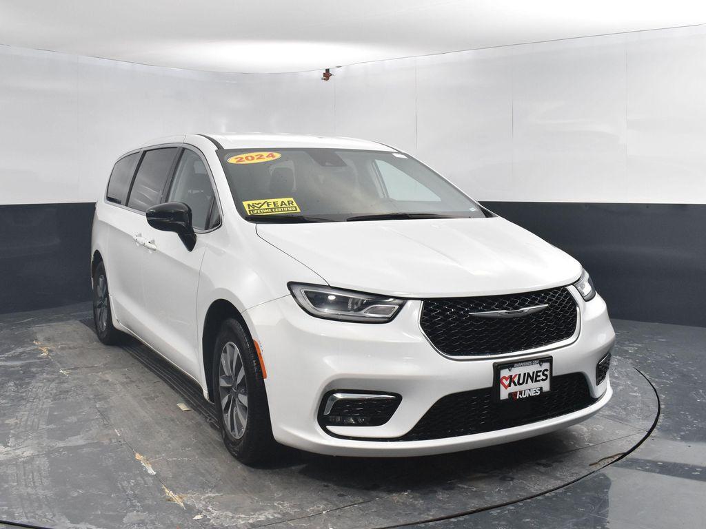 used 2024 Chrysler Pacifica Hybrid car, priced at $28,907