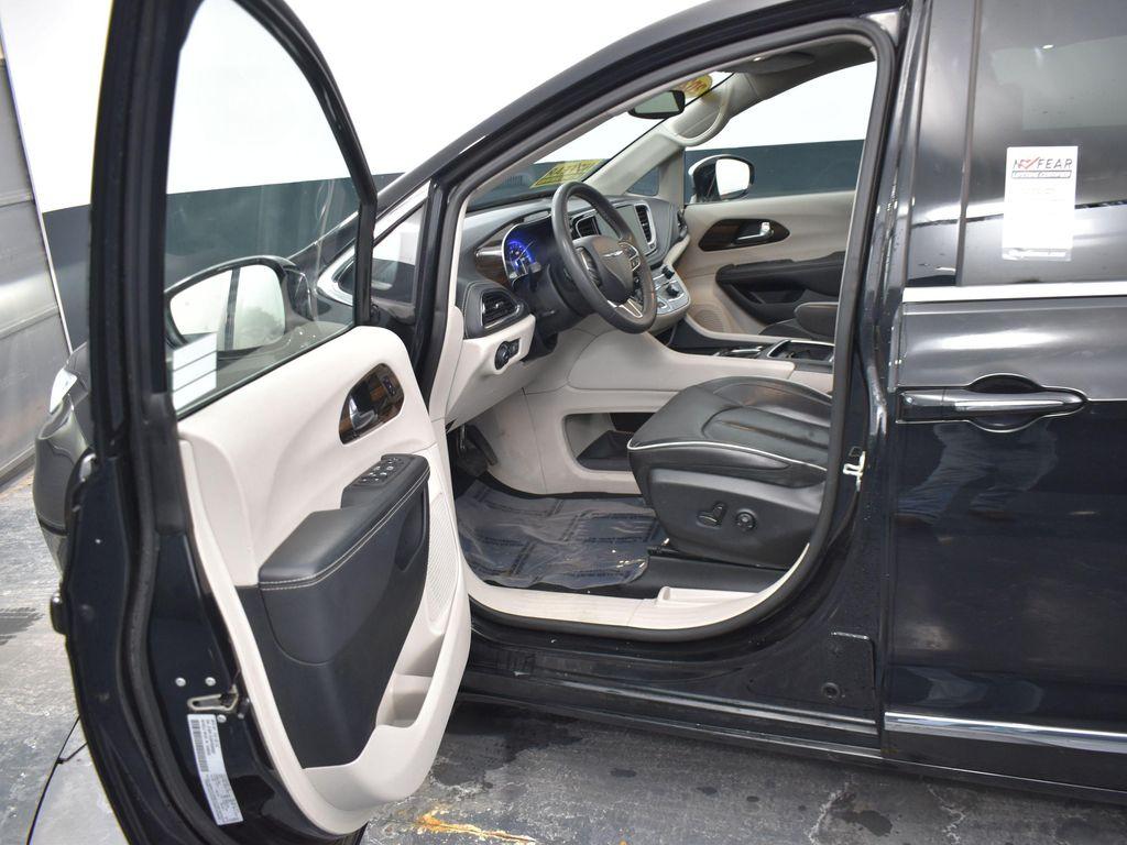 used 2023 Chrysler Pacifica car, priced at $25,436