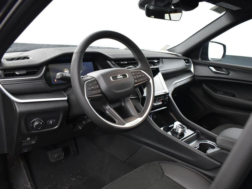 new 2025 Jeep Grand Cherokee car, priced at $46,016