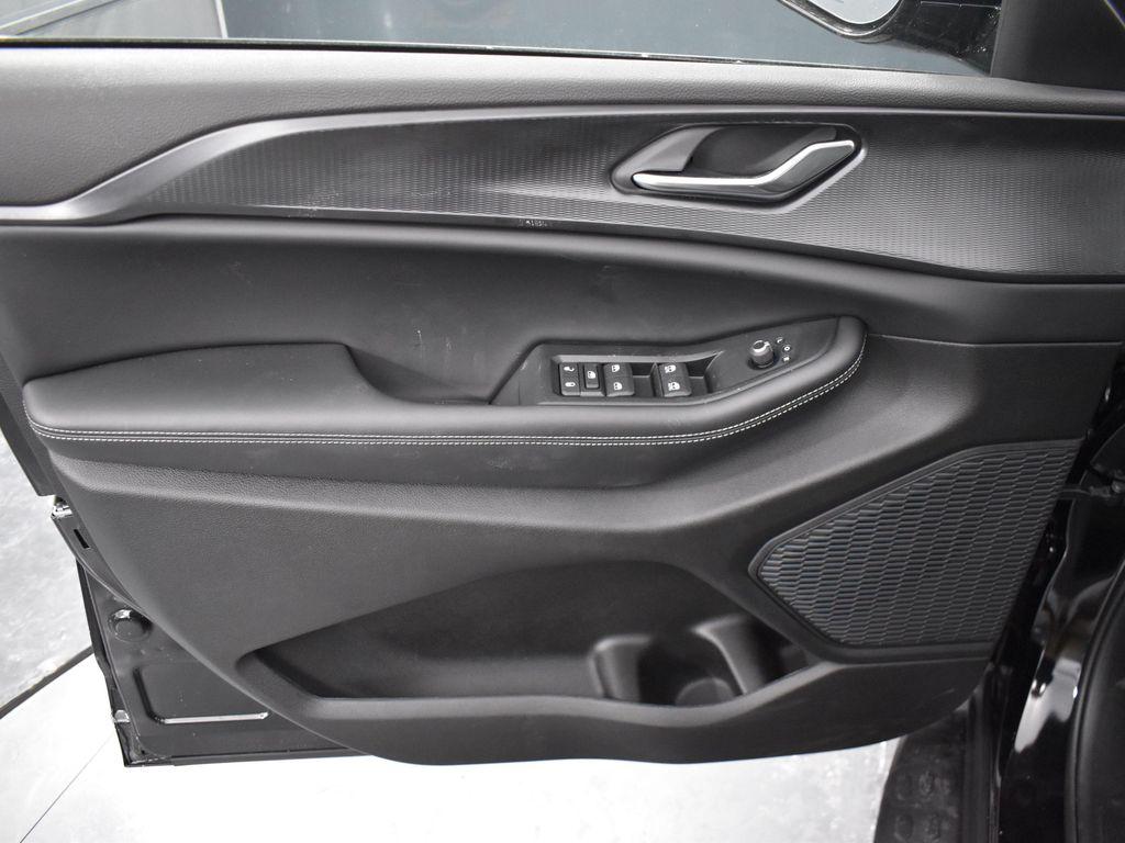 new 2025 Jeep Grand Cherokee car, priced at $46,016