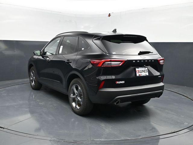 used 2025 Ford Escape car, priced at $25,096