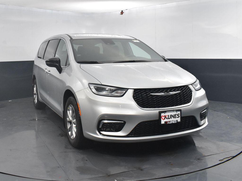 new 2026 Chrysler Pacifica car, priced at $45,098