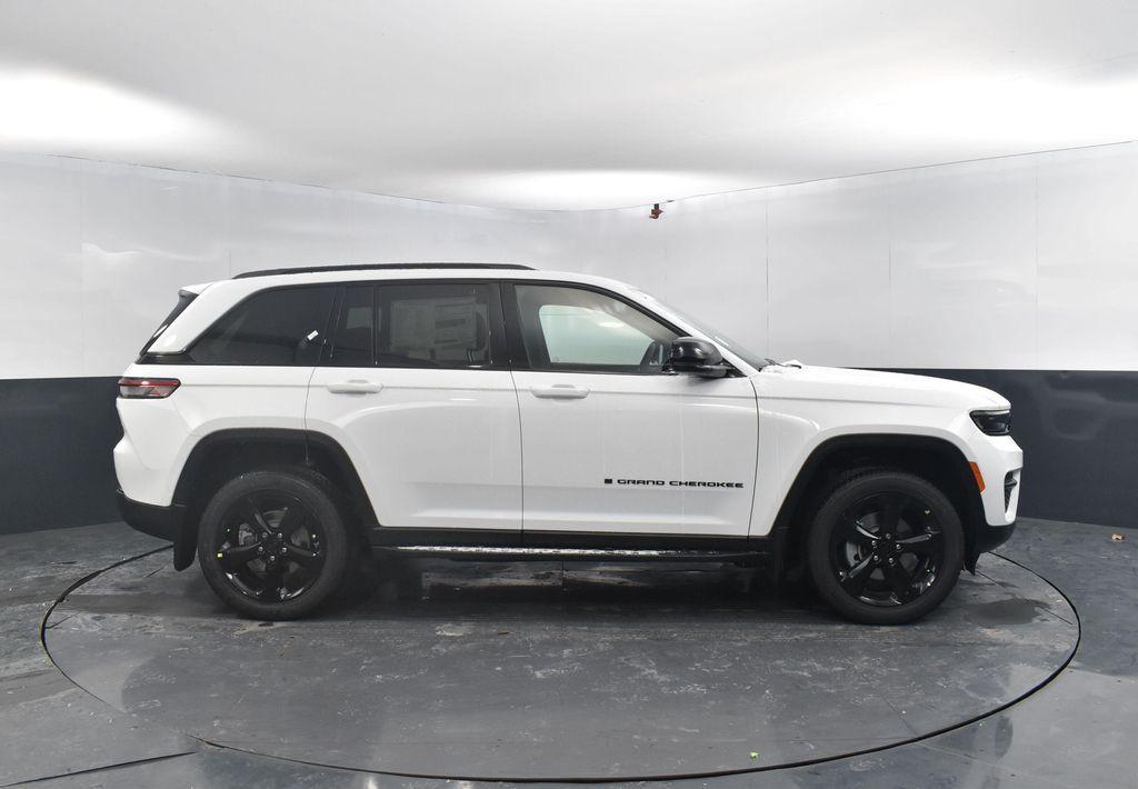 new 2025 Jeep Grand Cherokee car, priced at $44,928